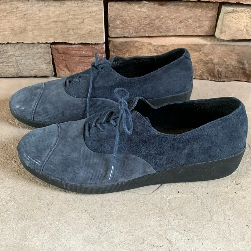 Fitflop navy blue sz 40 leather lace up comfort shoe.